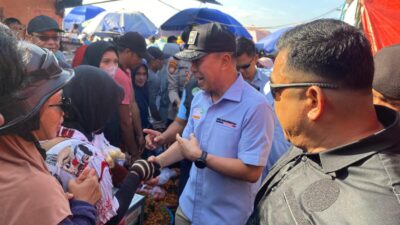 Berkunjung di Pasar Ikan Sodoha, ASR Disambut Para Pedagang dan Pembeli