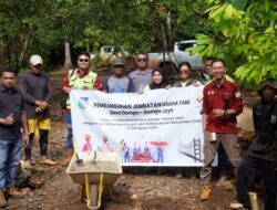 PT GKP Berikan Bantuan Jembatan Usaha Tani di Desa Dompo-Dompo Jaya