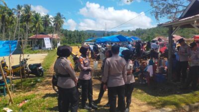 Polda Sultra dan Polsek Rumbia Amankan Kampanye Dialogis Pasangan Calon Gubernur Sultra 2024