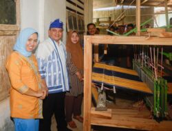 Pj Gubernur Sultra Kunjungi Kampung Tenun Masalili, Dorong Pelestarian Budaya dan Pengembangan UMKM
