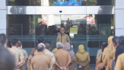 Sekda Sultra Tekankan Pentingnya Pelayanan ASN dan Dukungan Terhadap Pimpinan Baru dalam Apel Gabungan