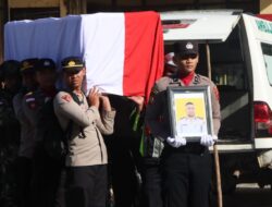 Gugur di Medan Tugas, Jenazah Bripka Anumerta Ronald M. Enok Disambut Haru di Sentani