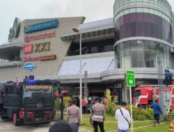 Pusat Perbelanjaan The Park Kendari Terbakar, Brimob dan Damkar Berjibaku Padamkan Api