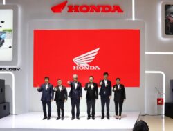 Honda PCX 160 RoadSync dan Motor Listrik Futuristik Tampil Canggih di IIMS 2025