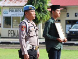 Polda Sultra Anugerahkan Kenaikan Pangkat Anumerta kepada Aiptu Fajar Iwu yang Gugur dalam Tugas