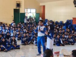 Tingkatkan Kesadaran Berkendara, Asmo Sulsel Edukasi Siswa SMKN 2 Parepare