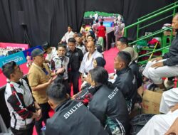 Ketua KONI Sultra Pilih Duduk di Tribun Bersama Atlet, Bakar Semangat di PON Bela Diri Kudus