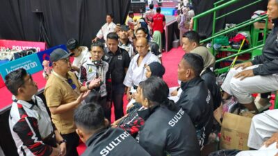 Ketua KONI Sultra Pilih Duduk di Tribun Bersama Atlet, Bakar Semangat di PON Bela Diri Kudus