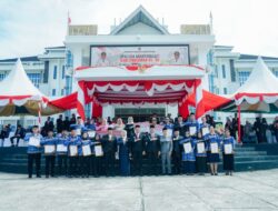 Peringatan Hari Pahlawan di Konsel, Pemerintah Salurkan Hibah dan Penghargaan Tenaga Kesehatan Teladan