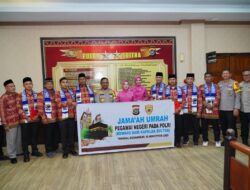 Bentuk Apresiasi, Polda Sultra Berikan Reward Umrah kepada Personel Teladan