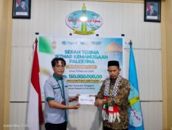 Muslimah Wahdah Sultra dan WIZ Siapkan Iftar Ramadhan untuk Palestina, Donasi Rp150 Juta Diserahkan