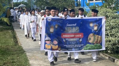 Siswa/Siswi Yayasan Al-Fath Kendari dalam Kirab Ramadhan