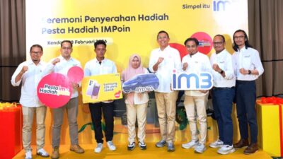 IM3 Serahkan Langsung BYD M6 ke Pemenang IMPoin di Kendari