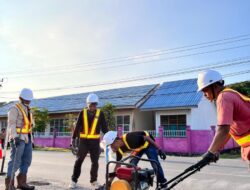 Saat Jalan Rusak, Abu Langit Pilih Bertindak