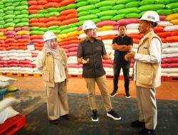 Umar Bonte Puji Kinerja Bulog Sultra Jaga Stok Beras