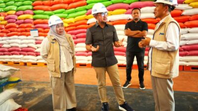 Umar Bonte Puji Kinerja Bulog Sultra Jaga Stok Beras