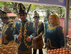 Wali Kota Kendari Jamu Wamendagri dengan Kuliner Khas Daerah di Pantai Nambo