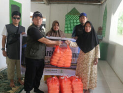 Lazis Muadz Salurkan Paket Makanan untuk Korban Banjir Kendari