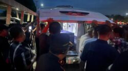 Jenazah Sri Yastin Asrun Tiba di Kendari, Disambut Haru Keluarga di Bandara Halu Oleo